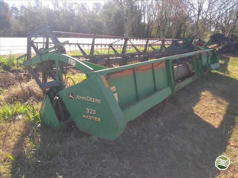 PLATAFORMA COLHEITADEIRA JOHN DEERE JOHN DEERE 323 Maquinauto Máquinas e Peças SANTA ROSA RIO GRANDE DO SUL RS